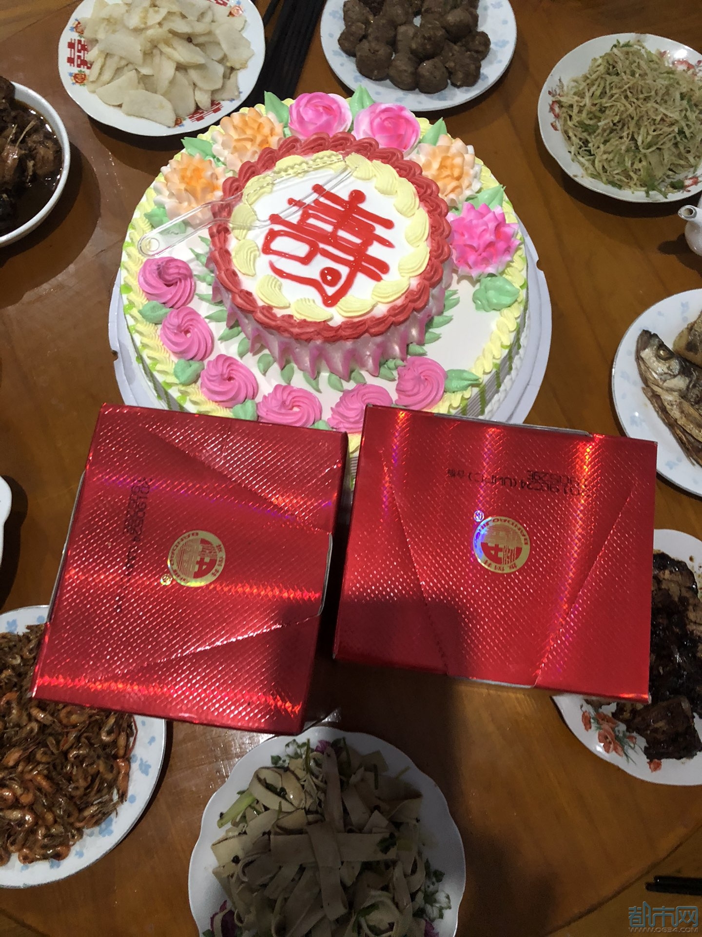 给母亲的生日蛋糕图片-图库-五毛网